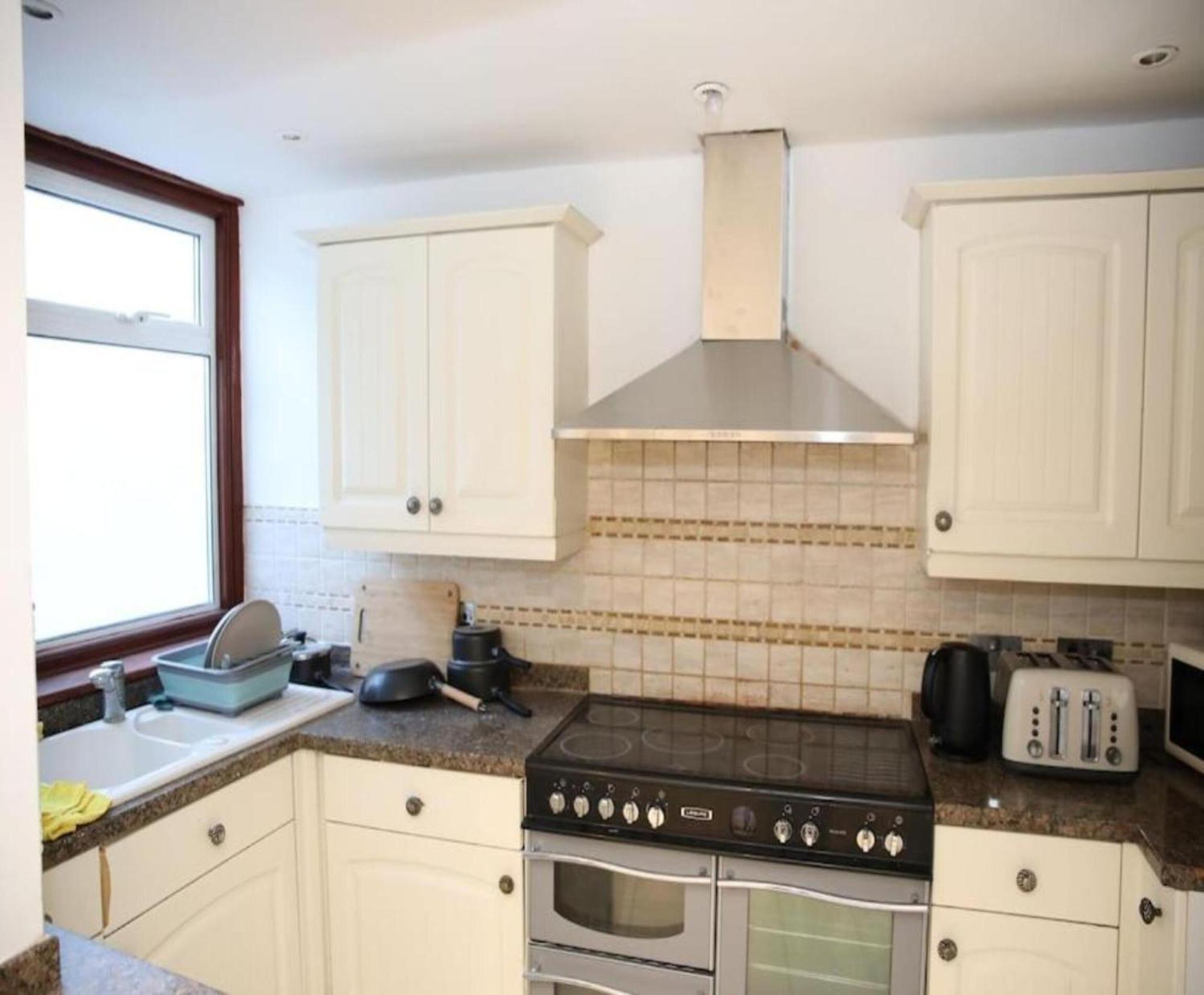 Oyo Timi Holiday Homes London Exterior foto